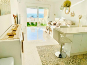 Jardines de Adnania en Marina del Este con vistas al mar, La Herradura